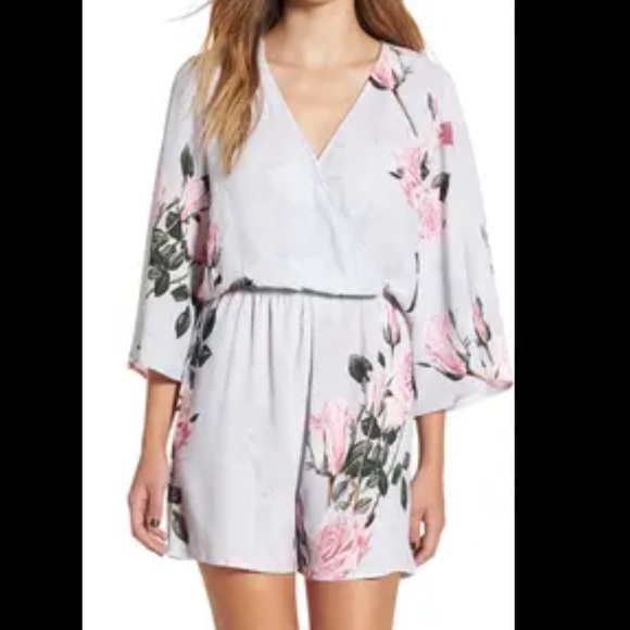 Glamorous Pants - Glamorous Gray Floral Wrap Romper with Bell Sleeves Size Medium